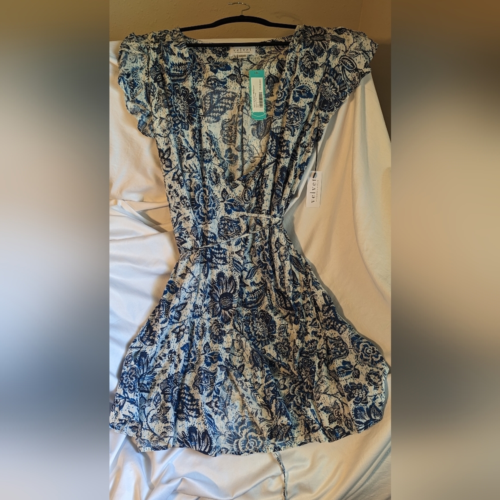 Velvet by Graham and Spencer, Amaury Wrap Dress, Size Large